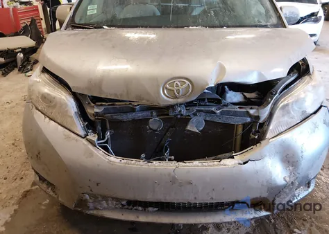 2011 Toyota Sienna Le z USA, uszkodzony, nr VIN 5TDJK3DCXBS027291